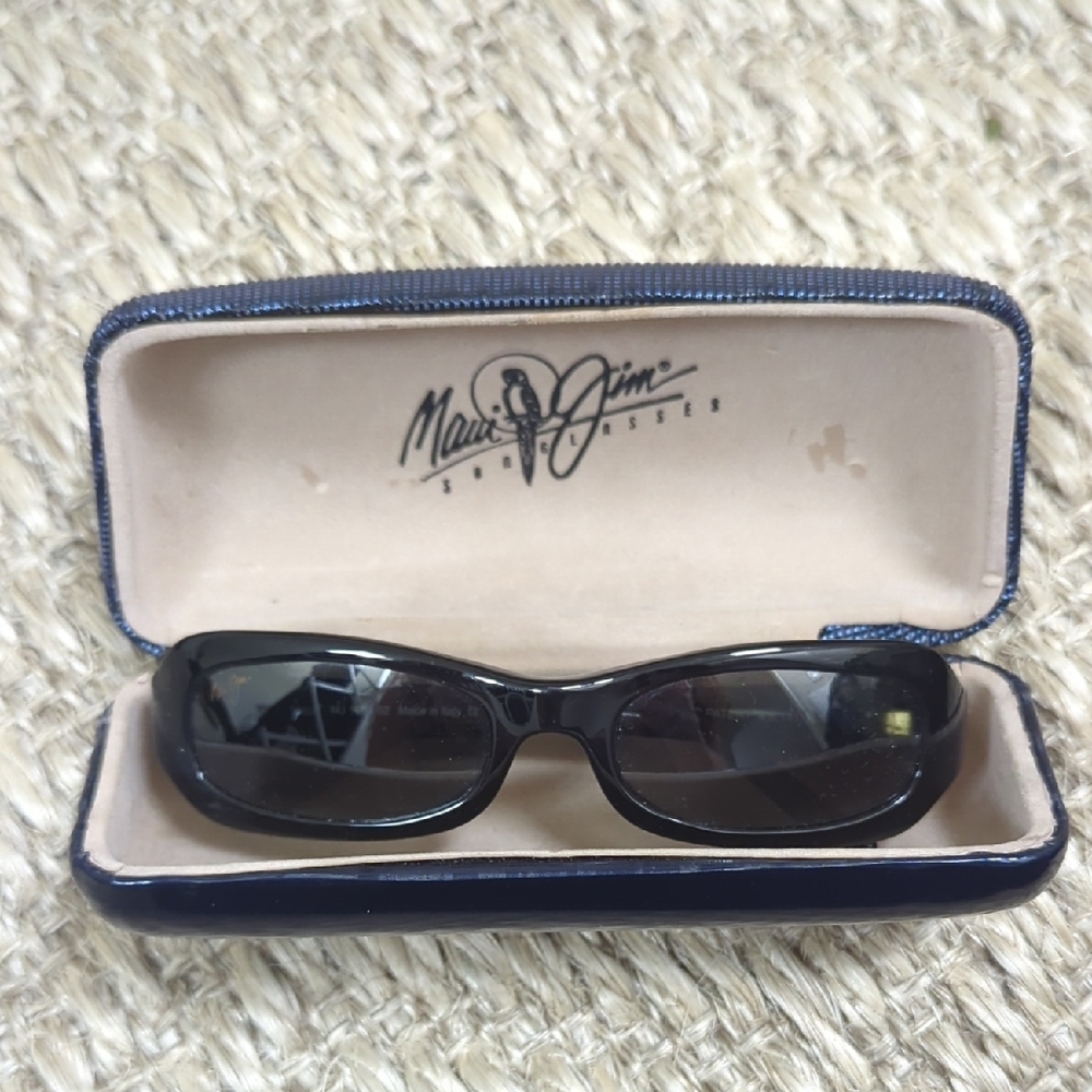 Maui Jim Black Sunglasses with Case